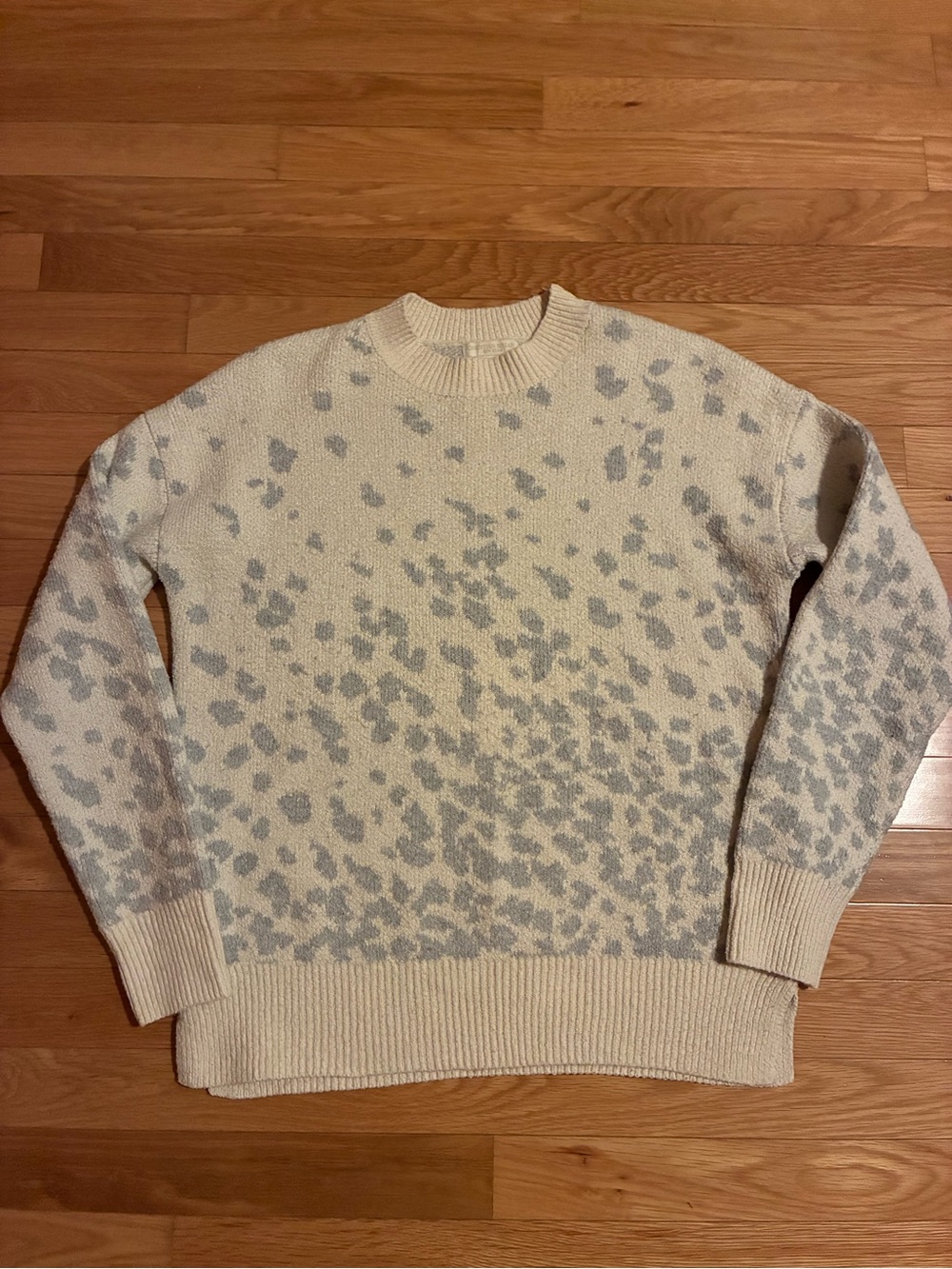 Christian Siriano Cream Crewneck Sweater with Light Gray Spot Pattern. Small.